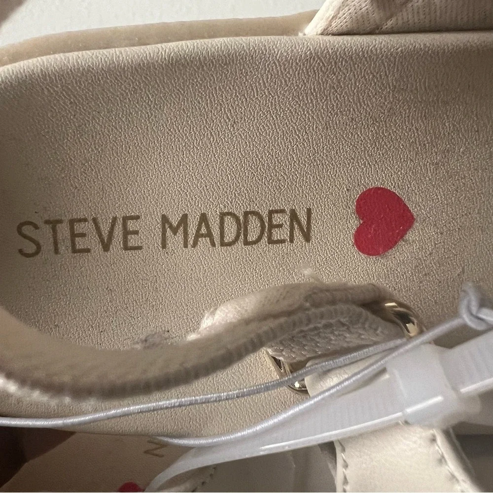 Steve Madden Girl's Comfy Casual Cream Sandals with Chunky Platform Size 2 NWOT‎